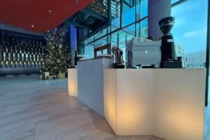 Agencja Barman&oacute;w &ndash; usługi baristyczne i barmańskie &ndash; Barista na targi &ndash; Barman na wesele