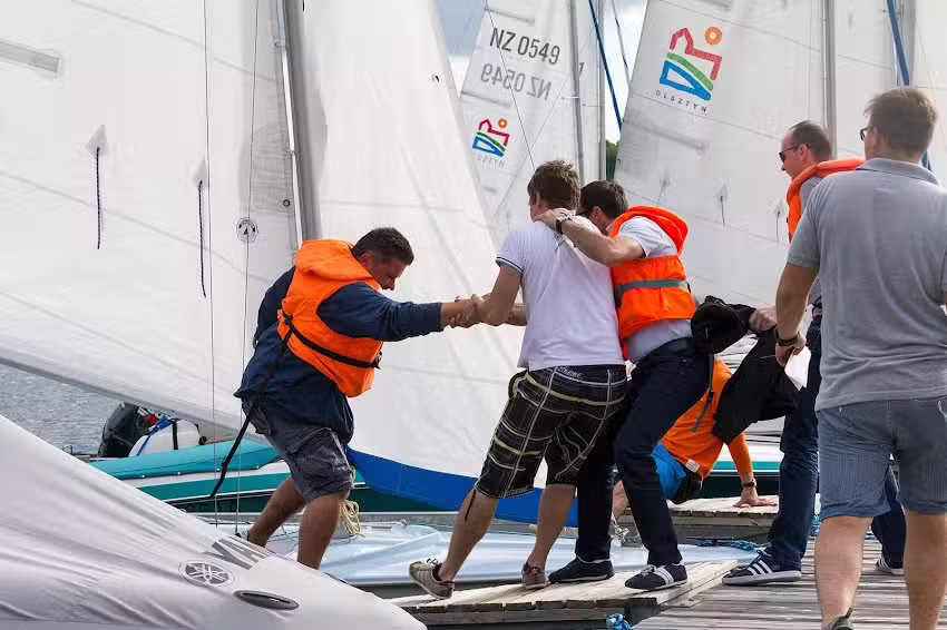 Agencja Żeglarska Na Wiatr Regaty Firmowe, Kursy Motorowodne, Szkolenia Żeglarskie