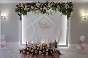 ANNA DOM WESELNY, RANIŻÓW