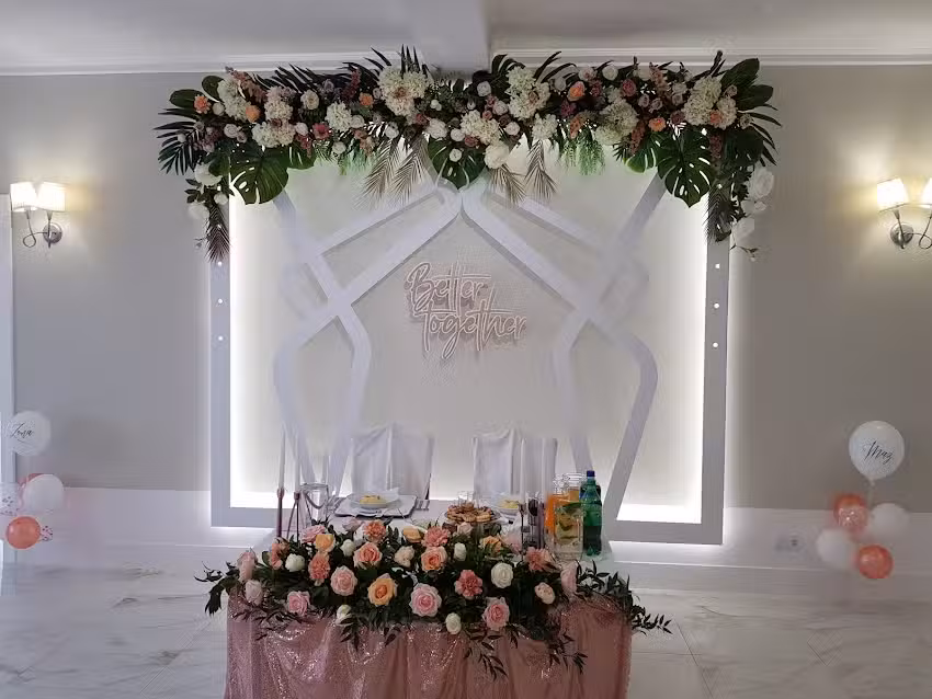 ANNA DOM WESELNY, RANIŻ&Oacute;W