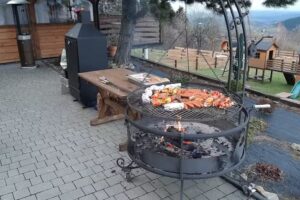 Bacówka Na Zadzielu – Noclegi i Restauracja