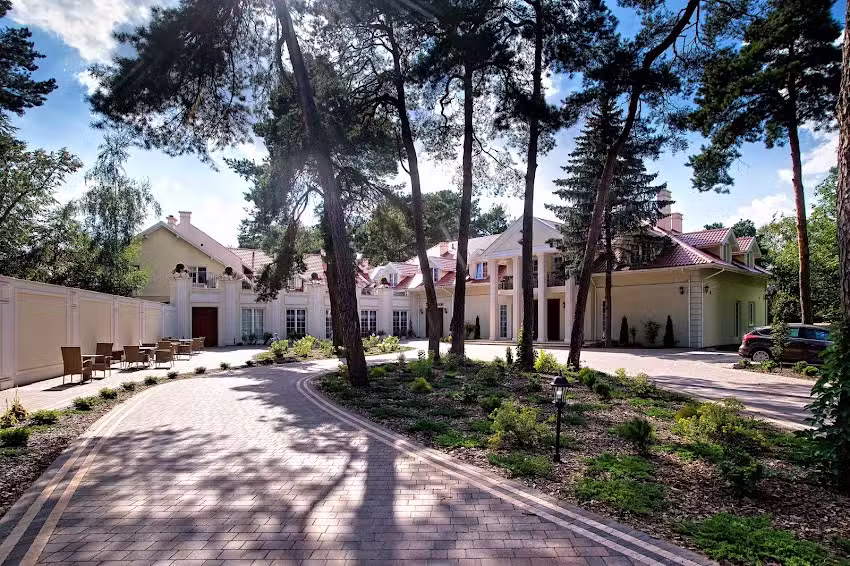 &bdquo;Baśniowa&rdquo; Hotel & Restauracja &ndash; Wyszk&oacute;w