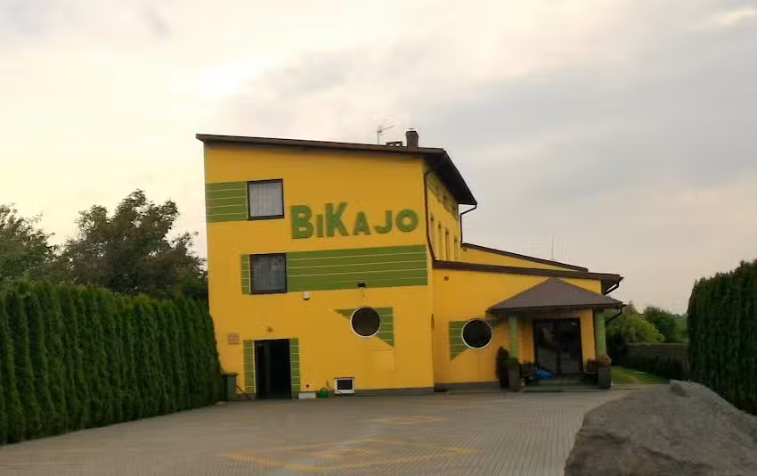 Bikajo. Dom weselny.