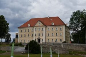 Centrum Przyrodniczo-Edukacyjne Karkonoskiego Parku Narodowego – Pałac Sobieszów