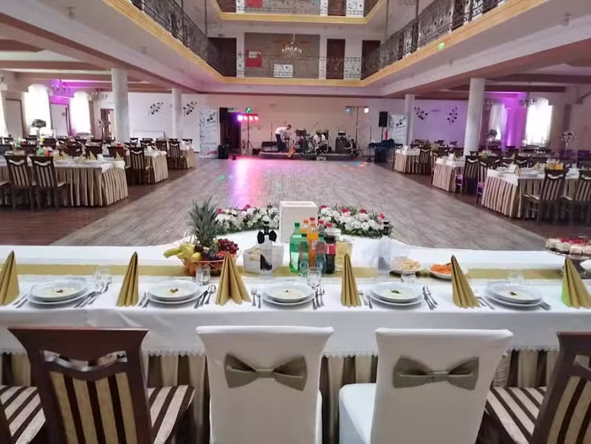 Cezar &ndash; Centrum Bankietowo-Noclegowe