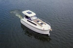 Czarter Jachtu Houseboat i Motor&oacute;wki Kabinowej Mazury &ndash; Wynajmij Jacht na Rejs po Mazurach