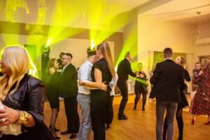 DJ Easy – Oprawa imprez okolicznościowych. DJ Częstochowa i okolice.