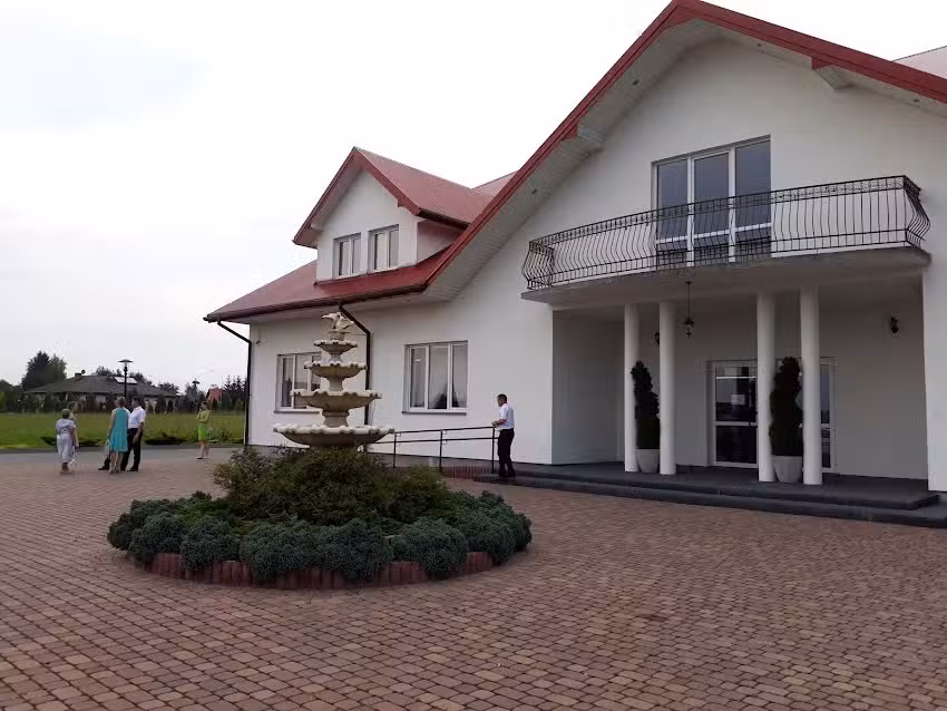 Dom weselny Ambrozja, Sereda E.J.