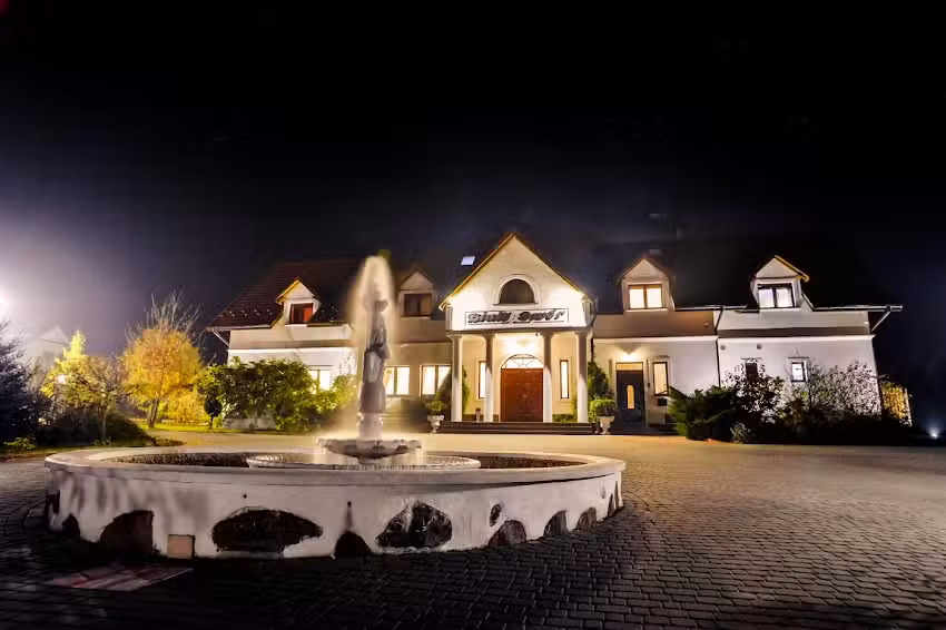 Dom weselny Biały Dw&oacute;r