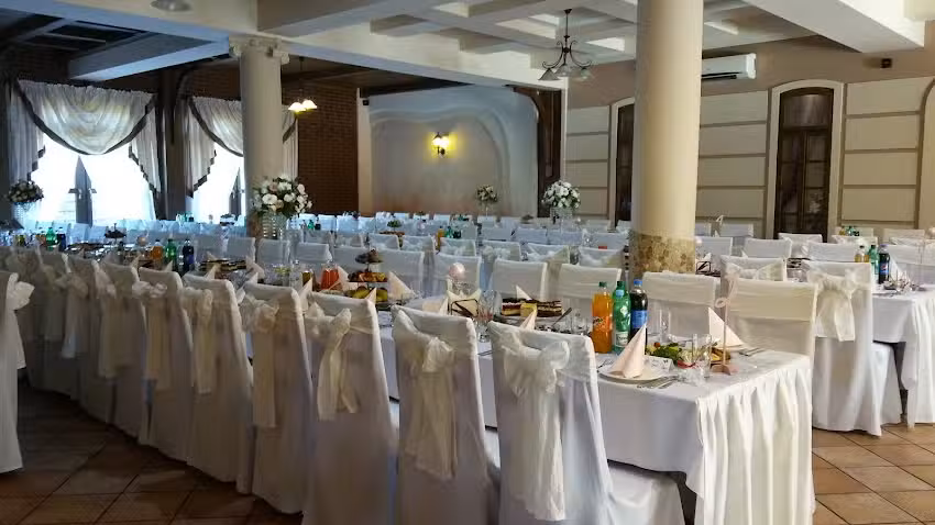 Dom weselny Dworek Przepi&oacute;rka w Wilkowie