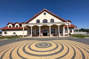 Dom weselny &bdquo;Ojcowy Dw&oacute;r pod Dębczyną&rdquo;