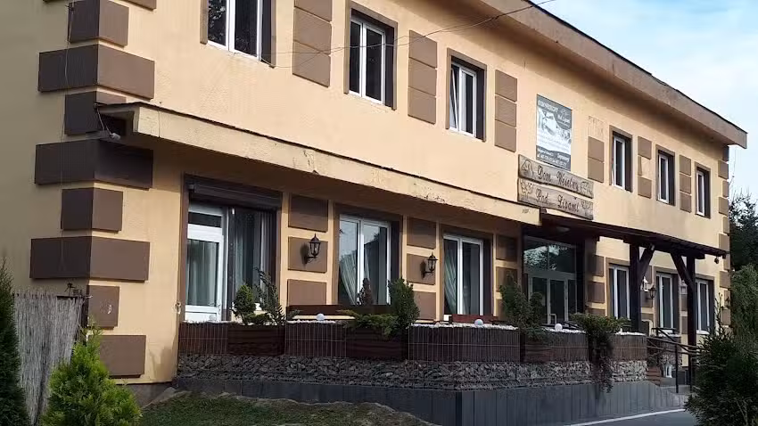 Dom Weselny &bdquo;Pod Lipami&rdquo;