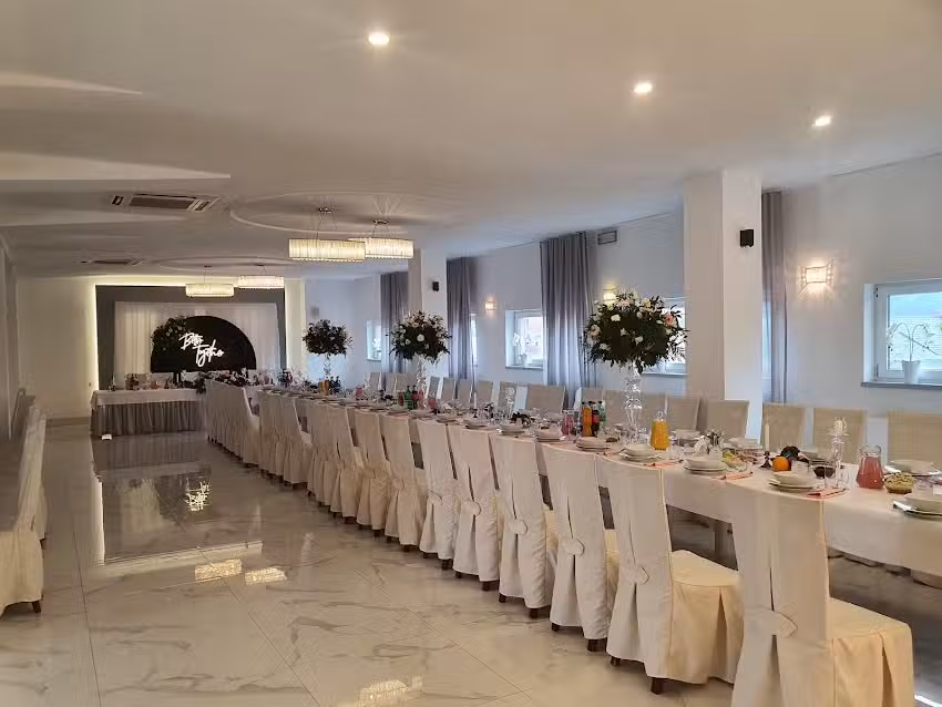 Dom Weselny w Seceminie