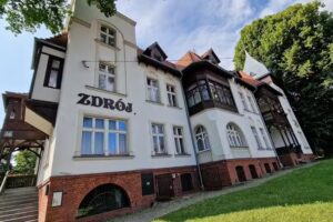 Dom Wycieczkowy Zdr&oacute;j Noclegi Pokoje Kwatery Pensjonat Trzebnica