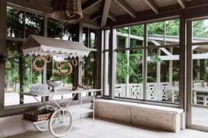 Dw&oacute;r Białe Wino