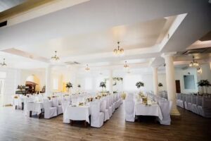 Dw&oacute;r Dziekan&oacute;w Hotel, Restauracja, Wesela, Imprezy okolicznośćiowe