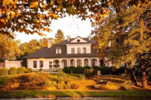 Dw&oacute;r Kombornia Hotel&SPA