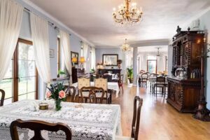 Dw&oacute;r Osmolice Restauracja Pokoje Gościnne