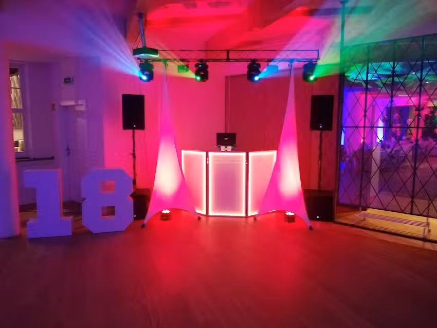 Dw&oacute;r Polender