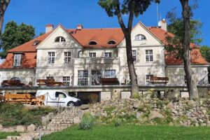 Dw&oacute;r Rybieniec