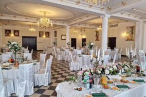 Dw&oacute;r Sienkiewicz