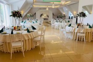 Dw&oacute;r Świętosz&oacute;wka