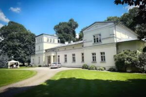 Dw&oacute;r w Rylsku Dużym