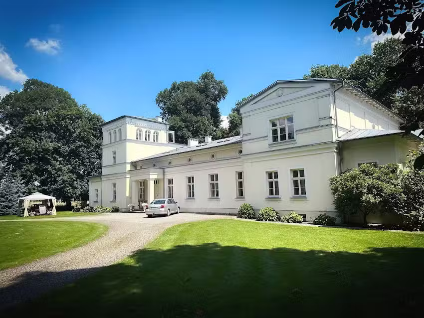 Dw&oacute;r w Rylsku Dużym