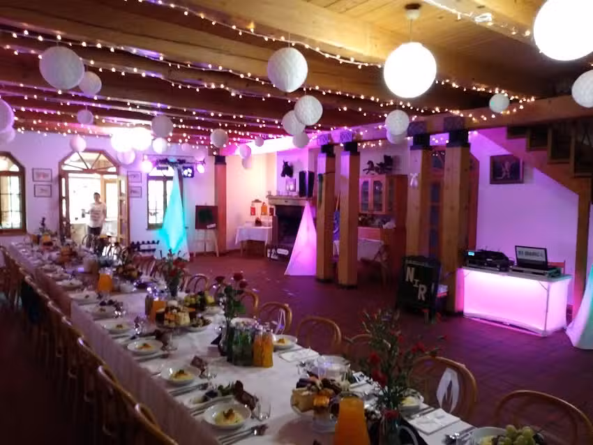 Dw&oacute;r Wola Sękowa