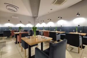 Dworek R&oacute;żany &ndash; Hotel & Restaurant