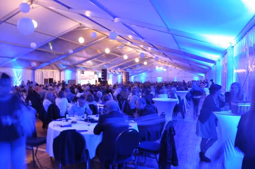 EVENTRENT &ndash; Wypożyczalnia mebli i namiot&oacute;w. Kompleksowe wyposażenie imprez.