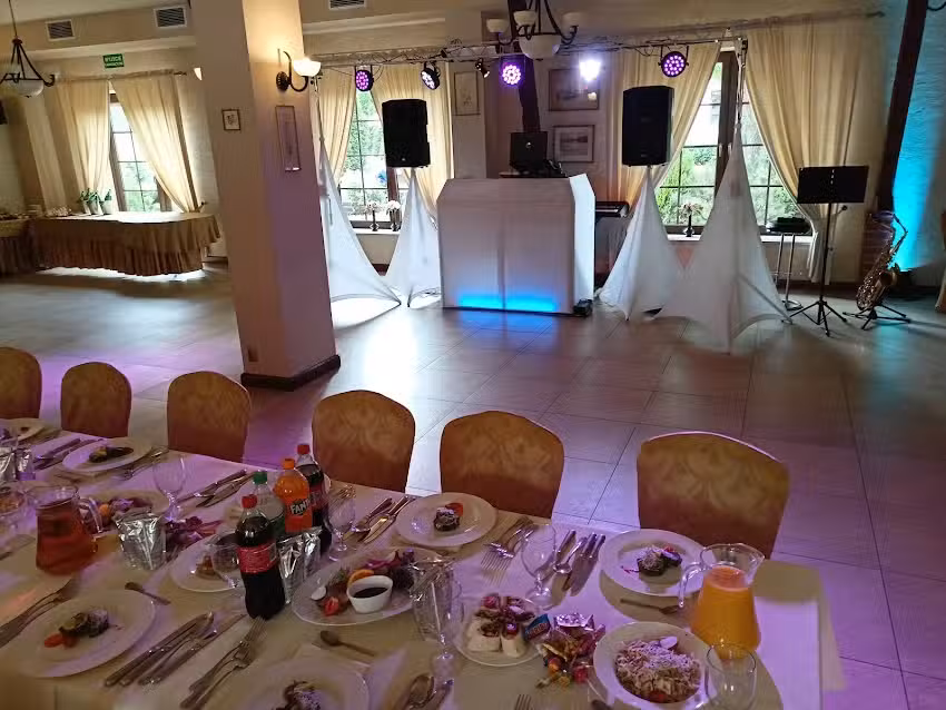 FOLWARK Restauracja & Hotel