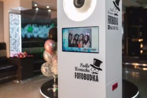 Fotobudka Pudło Uśmiechu Events – fotobudka klasyczna i 360° w Częstochowie