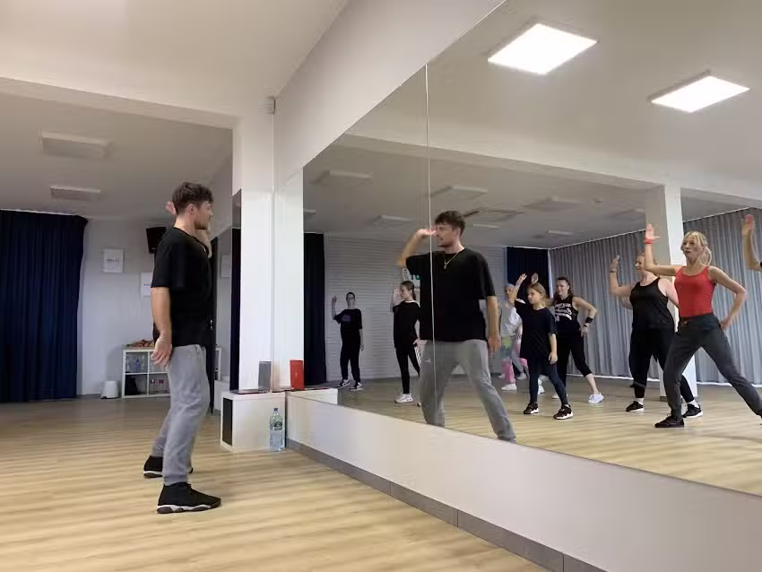 FULL OUT DANCE STUDIO Anna Wojcieszek &ndash; Pilates, Taniec, Trening