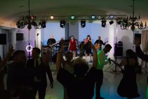 Holiday zesp&oacute;ł muzyczny weselny obsługa wesel event&oacute;w