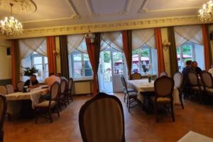 Hotel Dw&oacute;r S&oacute;jki