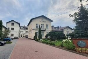 Hotel Dworek Noclegi Konferencje Szkolenia Spotkania firmowe Restauracja Catering