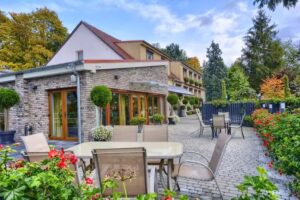 Hotel i Restauracja PODZAMCZE Nocleg Pokoje Dobre obiady Kolacje Śniadania