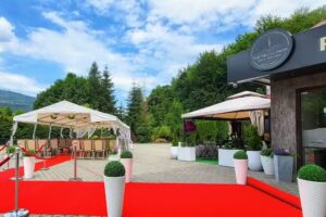 Hotel i Sala weselna &bdquo;Gościniec Pod Skrzycznem&rdquo; w Szczyrku