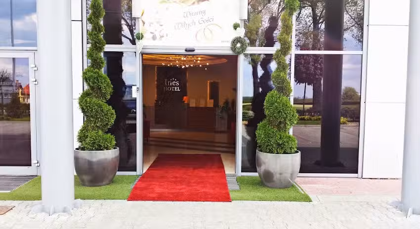 Hotel Ines Sędzisz&oacute;w Młp.