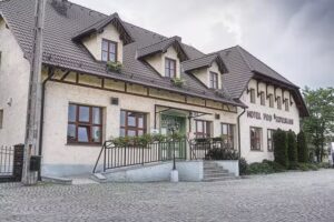 Hotel Restauracja &bdquo;Zajazd Pod Szyszkami&rdquo;