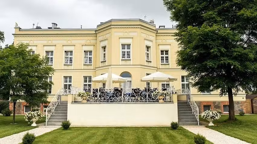 Hotel SPA AKACJOWY DW&Oacute;R
