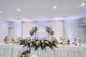 Imprezy Okolicznościowe „Dworek”