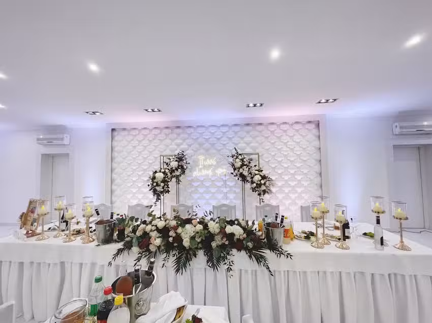 Imprezy Okolicznościowe &bdquo;Dworek&rdquo;