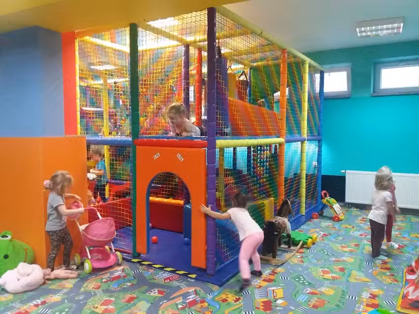 KIDS CLUB August&oacute;w