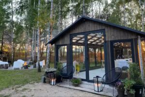 Kryjówka szklarnia w brzozach