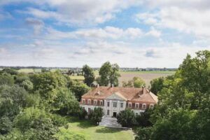 Las Palace &ndash; Pałac w Chociczy