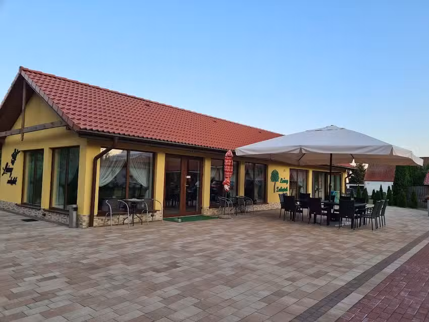 Leśny Zakątek oraz Zakład usług pogrzebowych