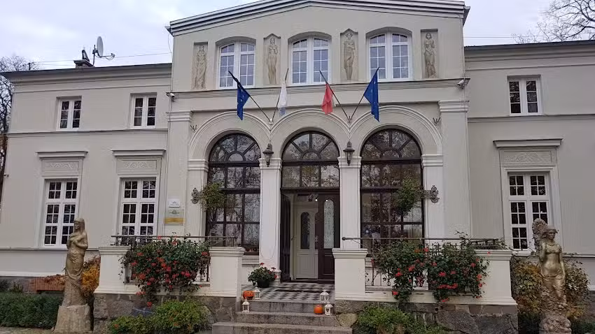 Lisewski Dw&oacute;r. Restauracja, wynajem sali okolicznościowej, organizacja imprez