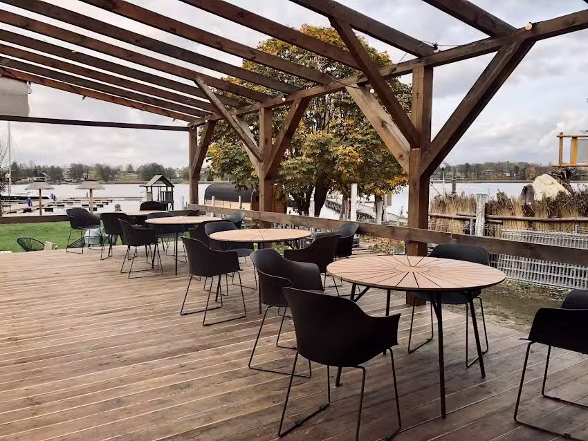 Marina Rydzewo Bistro Port Domki na Mazurach